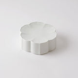 Flower 06 flat plate, white scalloped flower-shaped dish