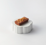 Flower 06 flat plate, white flower-shaped plate holding a pastry slice