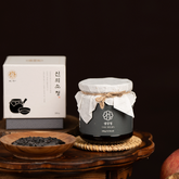 Honey ginger extract jar with white cloth bow and black label
