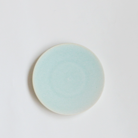 Round serving plate, light blue