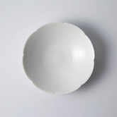 Flower 08 plate, round white ceramic dish with scalloped rim