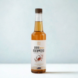 Red snow crab white soy sauce bottle with cap, amber liquid inside