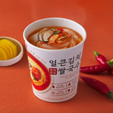 Spicy rice cup noodles with shrimp and onions in a white paper cup