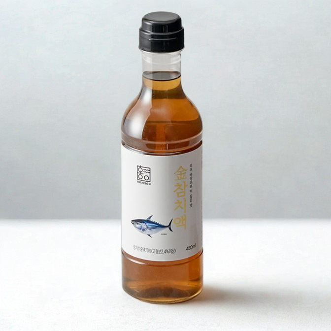 Tuna extract bottle with amber liquid and black cap