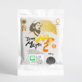 Organic black rice pouch, 500 g bag with black grain label and certification seals