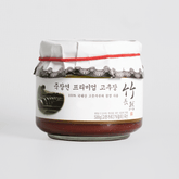 Red gochujang chili paste jar with white lid and red band, 500g front label