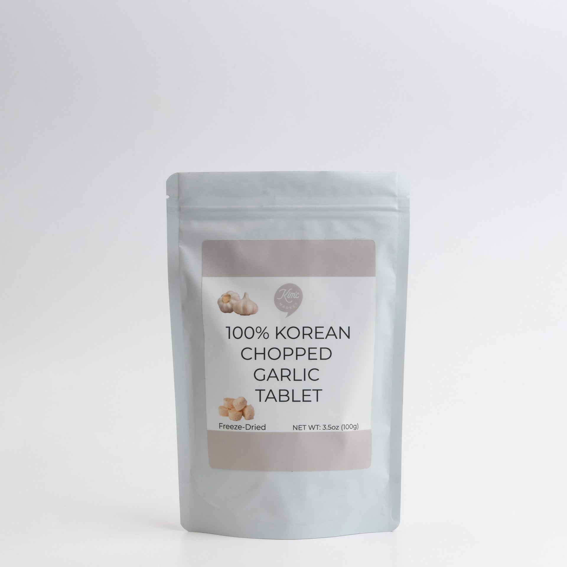 Freeze-dried chopped garlic tablet pouch, centered front view