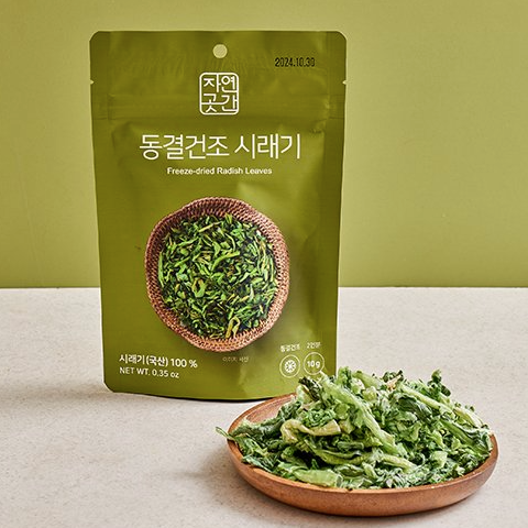 Freeze-dried radish leaves greens namul in a green stand-up pouch with serving bowl