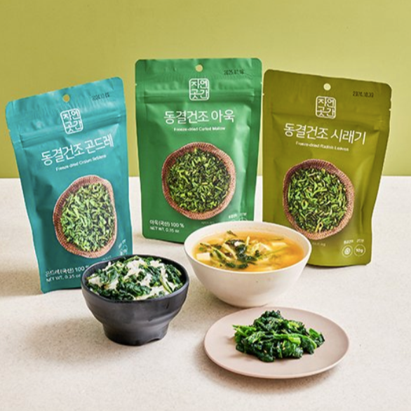 Assorted freeze-dried namul greens variety with three pouches and bowls