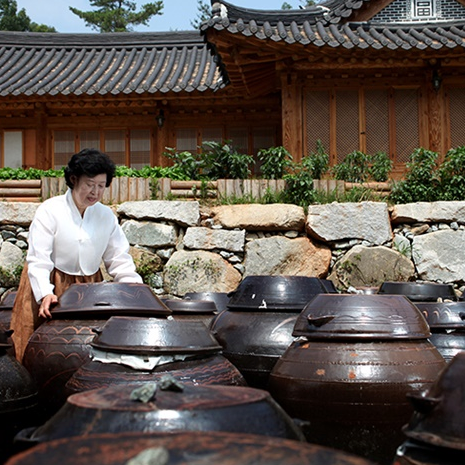 Bamboo salt pots with metal lids at a traditional courtyard stall