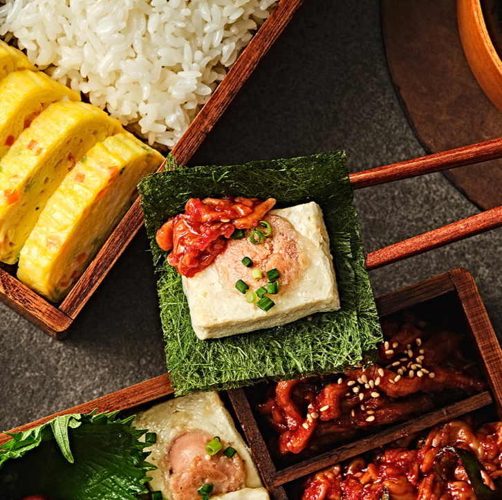 Gamtae seaweed wraps with rice and assorted toppings on a wooden board