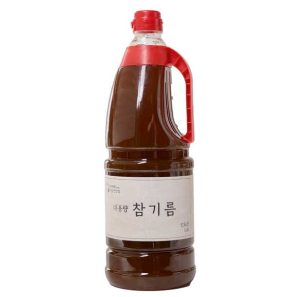Organic sprouted sesame oil bottle with red cap and handle, dark brown liquid (1.8 L)