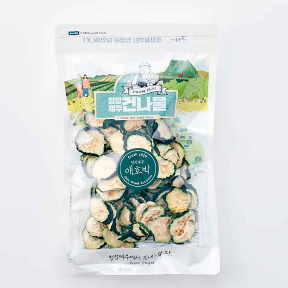 Dried zucchini slices pouch with assorted pale-green and cream vegetable pieces
