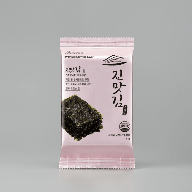 Seasoned seaweed laver snack packet, dark green, single serving