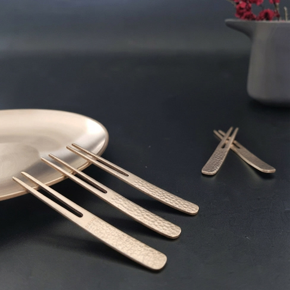 Yugi Bronzeware dessert forks set with bronze textured handles and tines, 4 forks